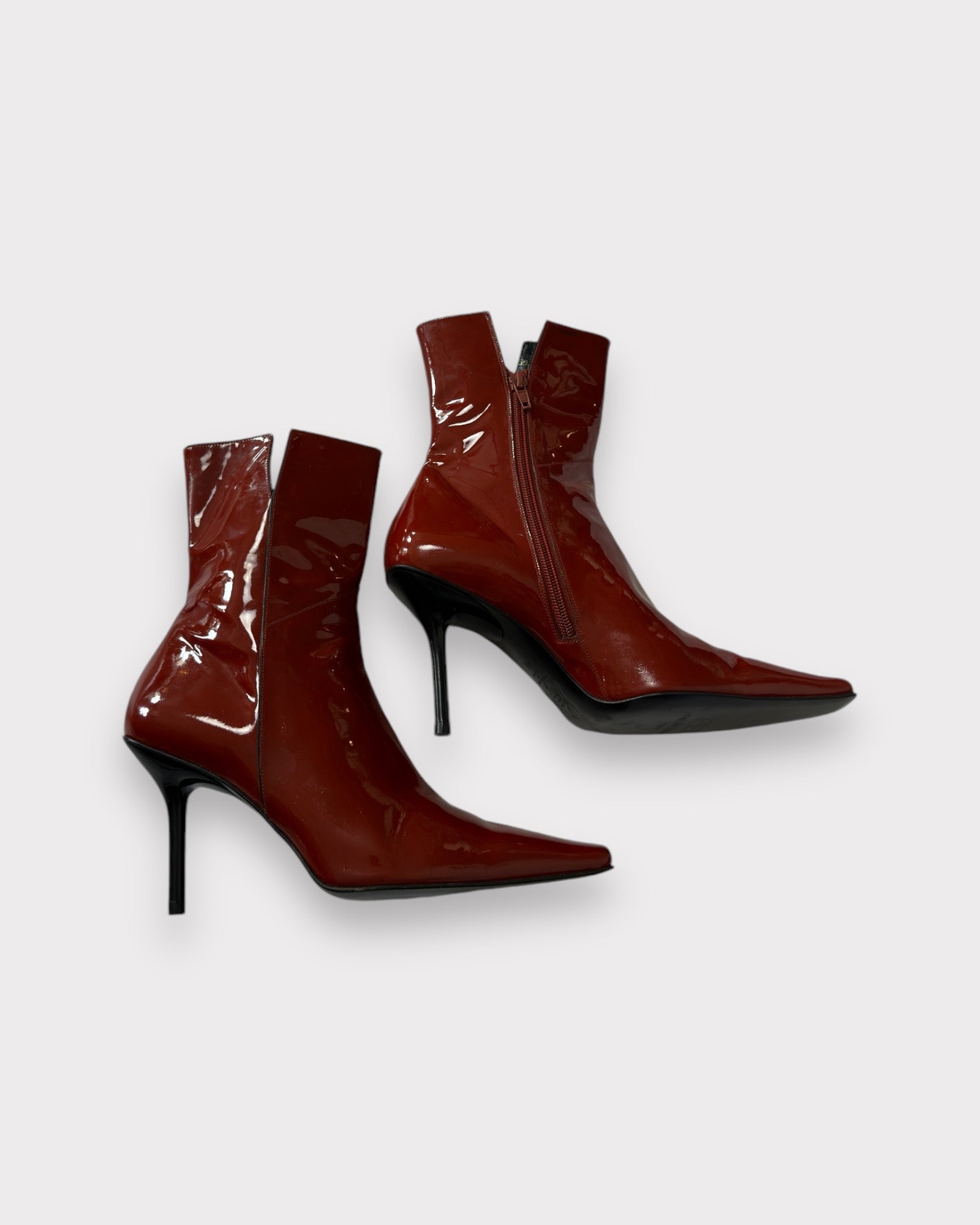 Bottines Balenciaga, taille 40, cuir rouge vernis 